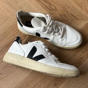 Veja V-10 CWL WHITE BLACK Sneakers, size 37